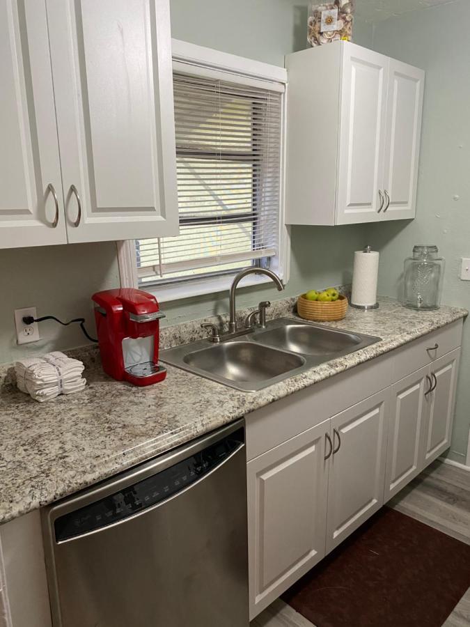3 Bedroom House Fenced Backyard Private Patio Areas Grill Firepit Plenty Parking! Quick Access 10 Min To Beach Airport Delray West Palm 레이크워쓰 외부 사진