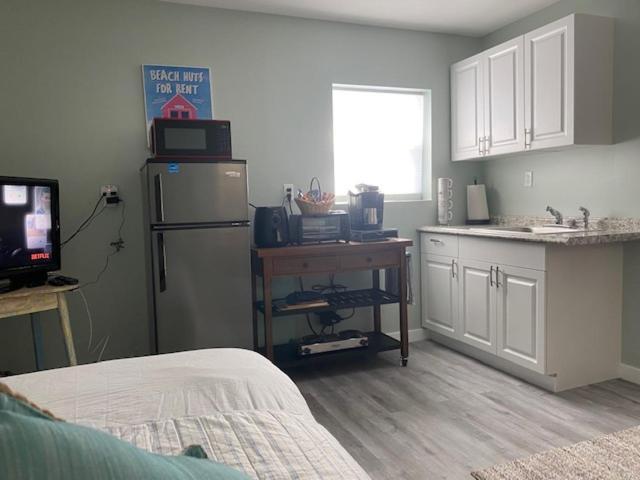3 Bedroom House Fenced Backyard Private Patio Areas Grill Firepit Plenty Parking! Quick Access 10 Min To Beach Airport Delray West Palm 레이크워쓰 외부 사진