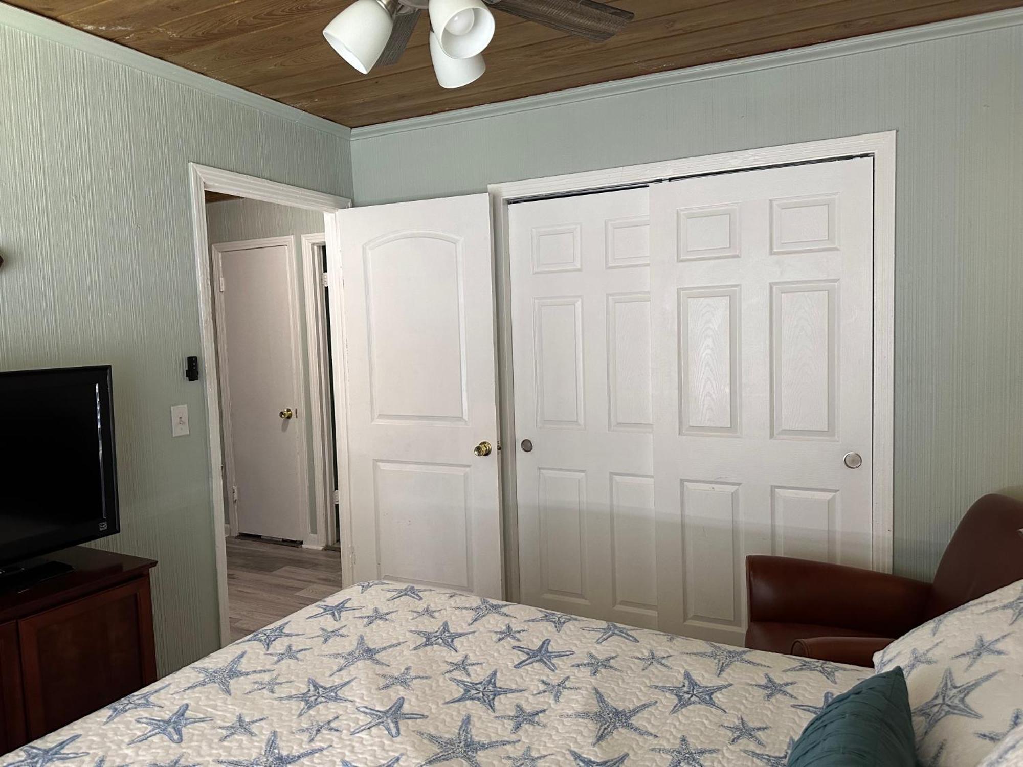 3 Bedroom House Fenced Backyard Private Patio Areas Grill Firepit Plenty Parking! Quick Access 10 Min To Beach Airport Delray West Palm 레이크워쓰 외부 사진