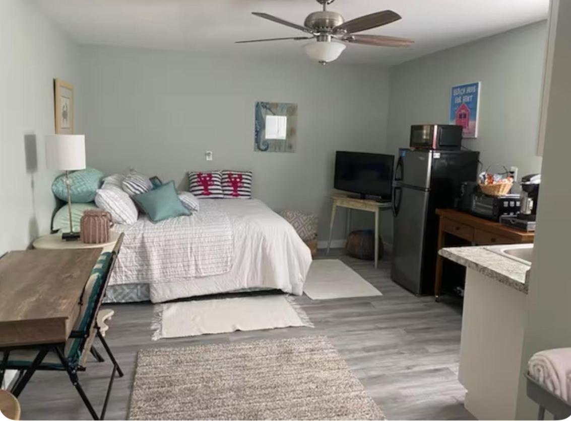 3 Bedroom House Fenced Backyard Private Patio Areas Grill Firepit Plenty Parking! Quick Access 10 Min To Beach Airport Delray West Palm 레이크워쓰 외부 사진