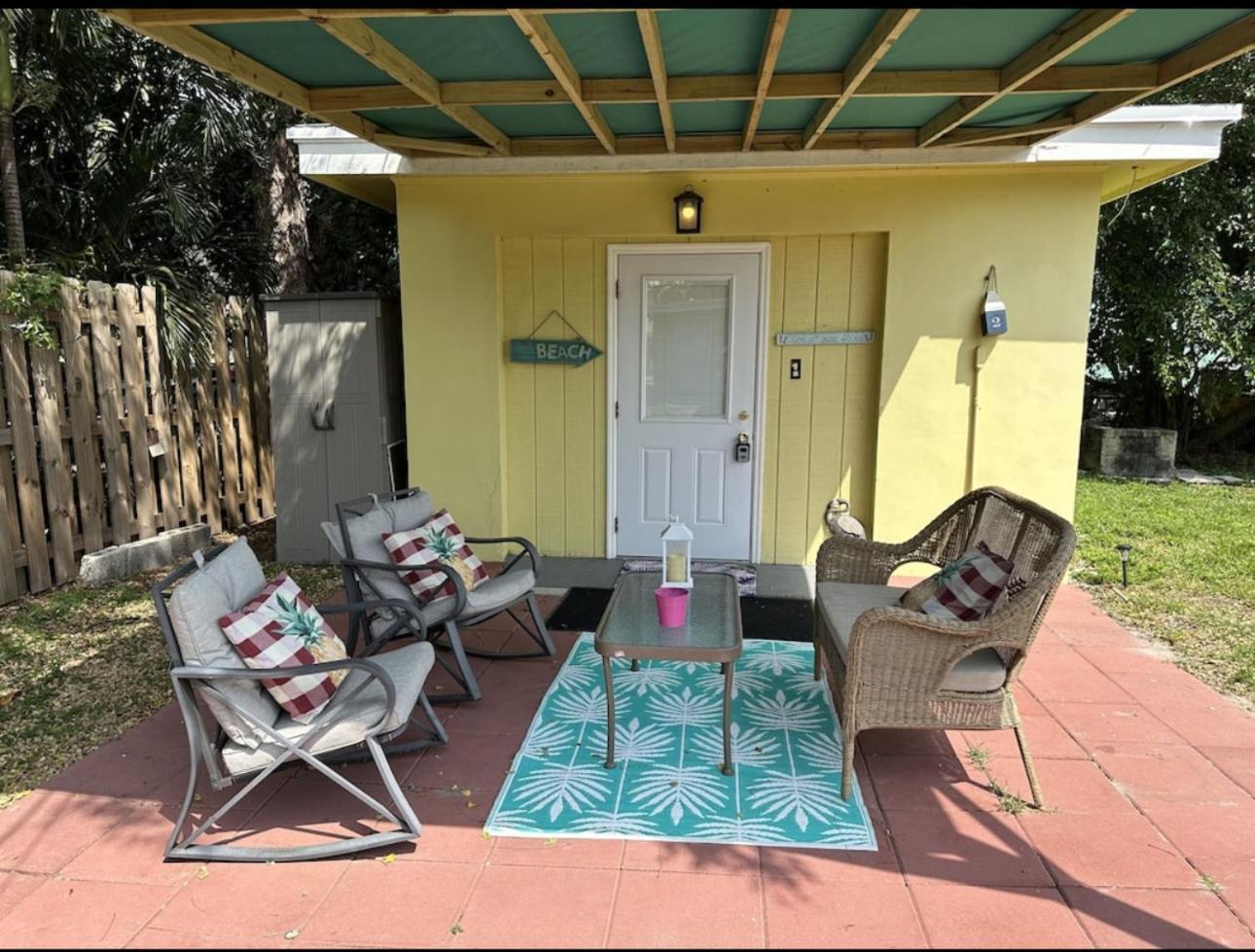 3 Bedroom House Fenced Backyard Private Patio Areas Grill Firepit Plenty Parking! Quick Access 10 Min To Beach Airport Delray West Palm 레이크워쓰 외부 사진