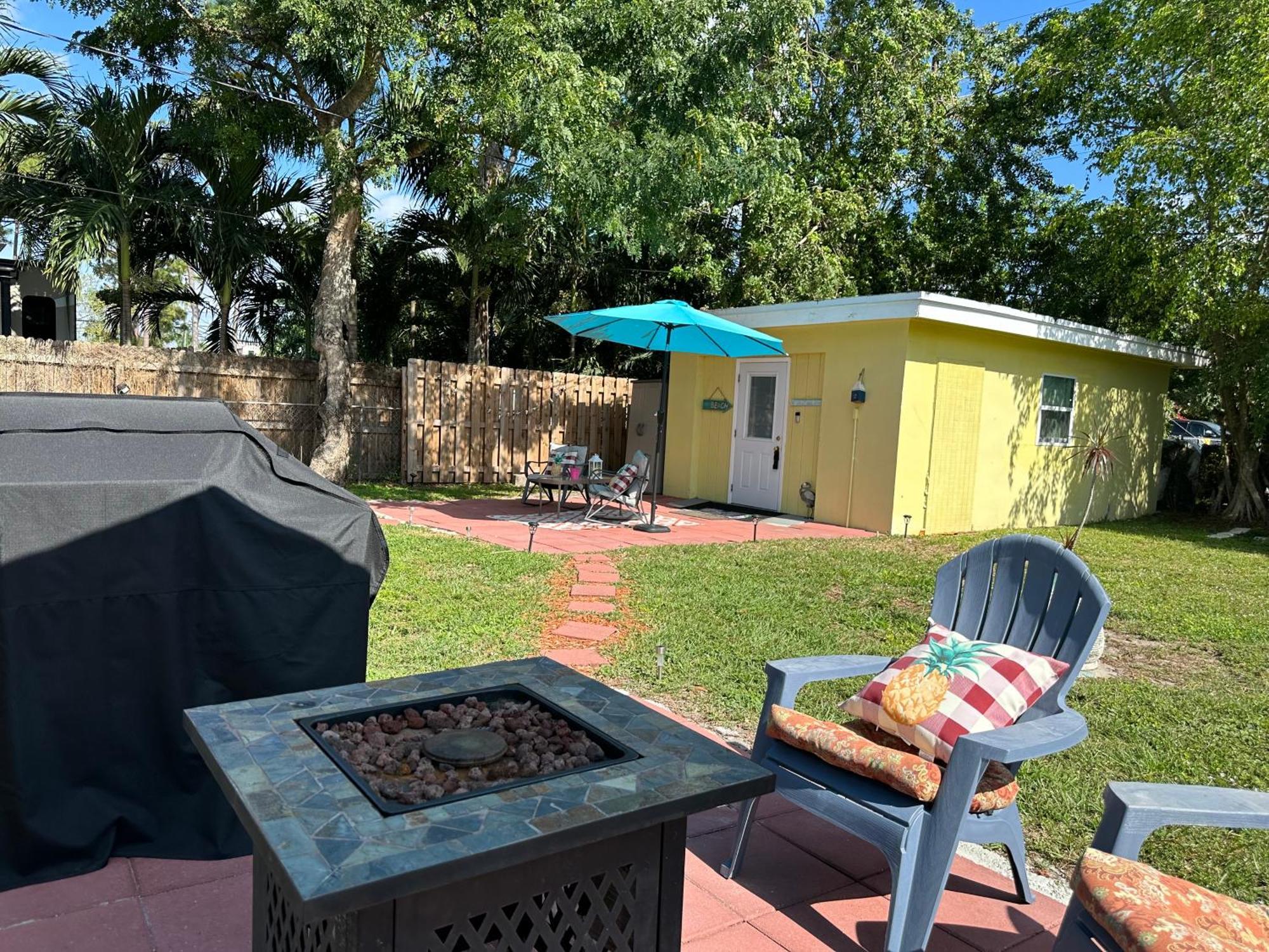 3 Bedroom House Fenced Backyard Private Patio Areas Grill Firepit Plenty Parking! Quick Access 10 Min To Beach Airport Delray West Palm 레이크워쓰 외부 사진