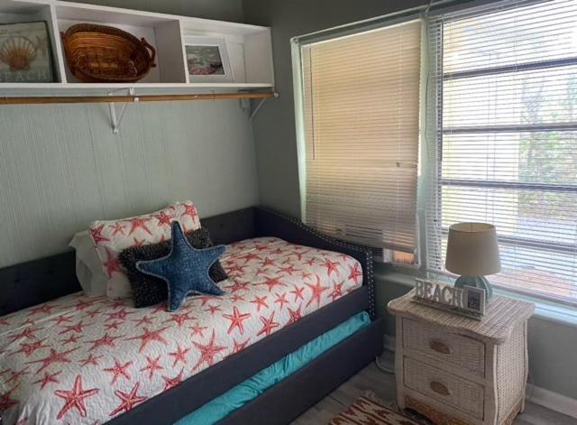 3 Bedroom House Fenced Backyard Private Patio Areas Grill Firepit Plenty Parking! Quick Access 10 Min To Beach Airport Delray West Palm 레이크워쓰 외부 사진