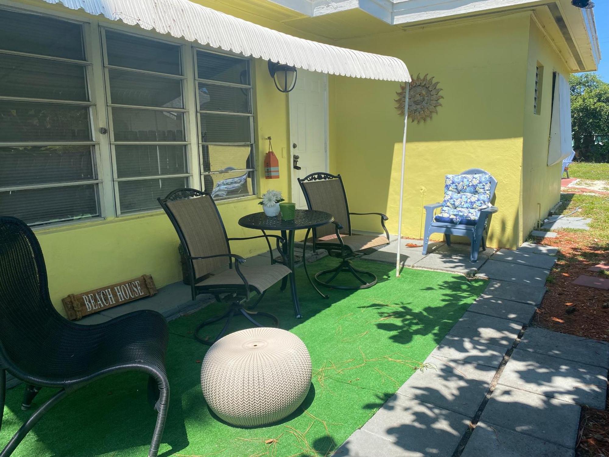 3 Bedroom House Fenced Backyard Private Patio Areas Grill Firepit Plenty Parking! Quick Access 10 Min To Beach Airport Delray West Palm 레이크워쓰 외부 사진