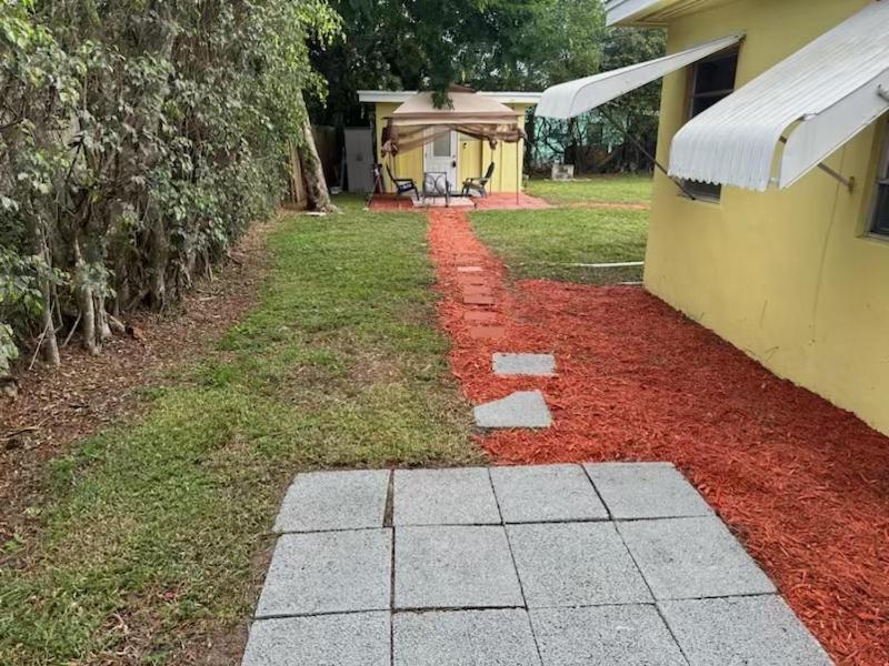 3 Bedroom House Fenced Backyard Private Patio Areas Grill Firepit Plenty Parking! Quick Access 10 Min To Beach Airport Delray West Palm 레이크워쓰 외부 사진